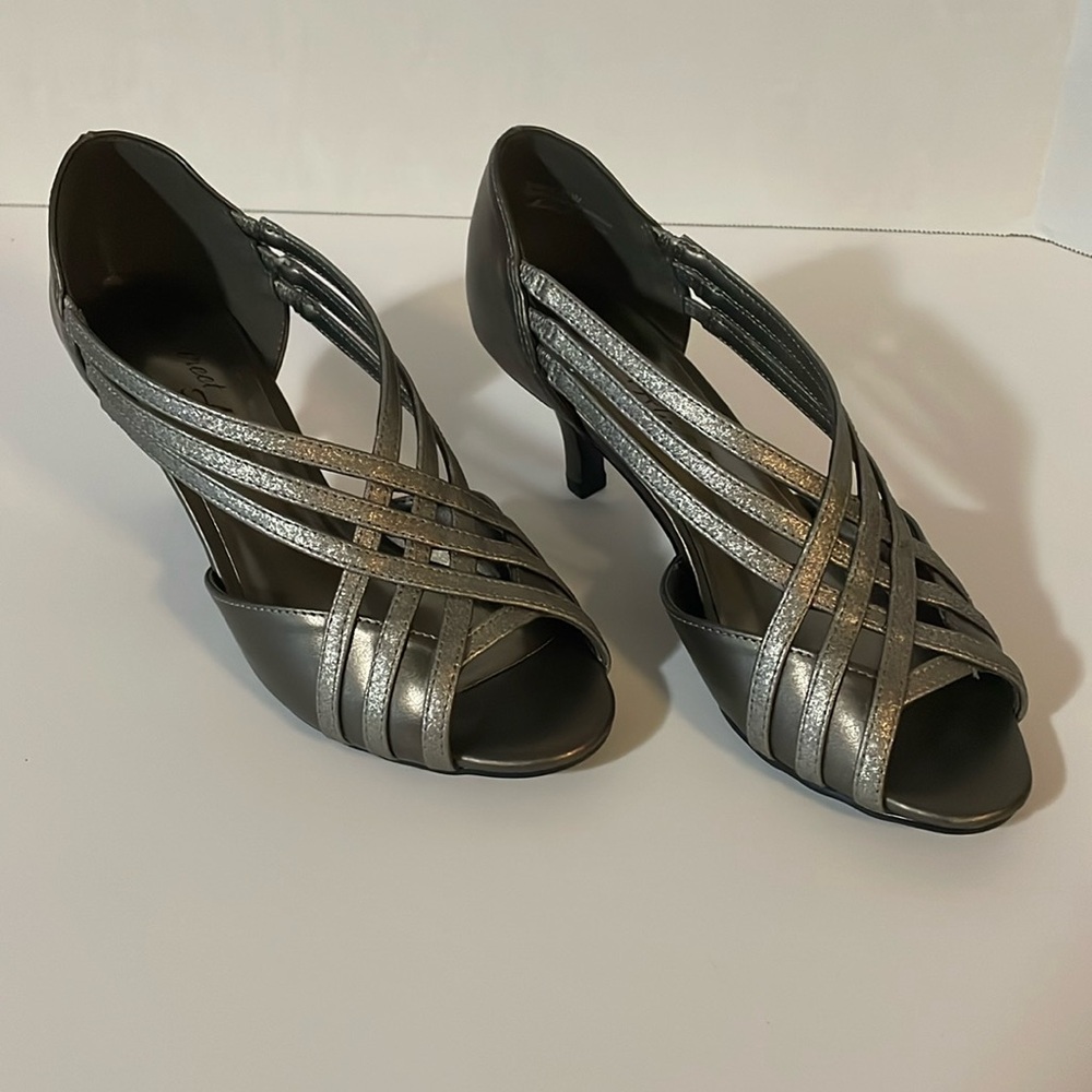 Easy Street Women's Oceana Pump 6.5 wide Pewter Metallic NEW 378